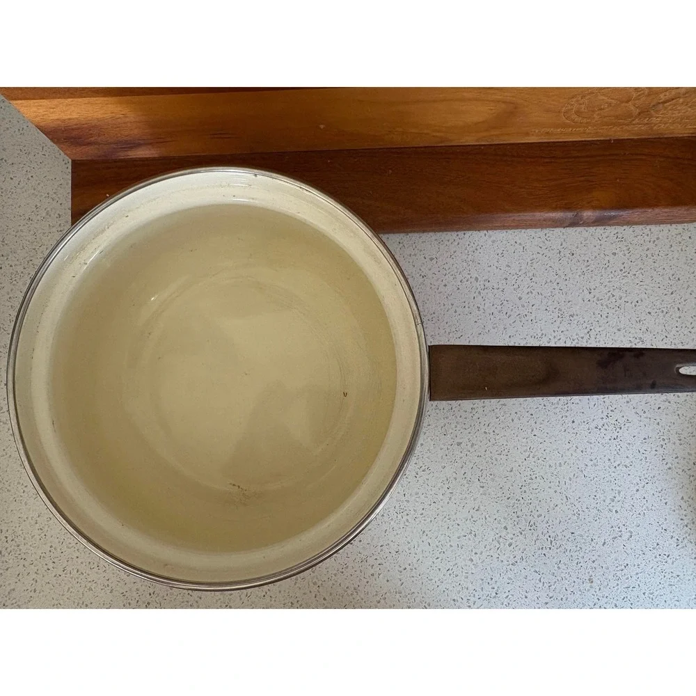 Vintage 70s Enamel Saucepan with Lid Retro Vegetable Botanical MCM Cottagecore